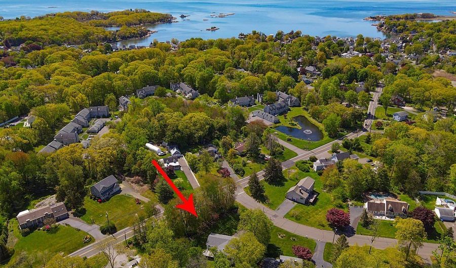 2 Spice Bush Ln, Branford, CT 06405 - 4 Beds, 2 Bath