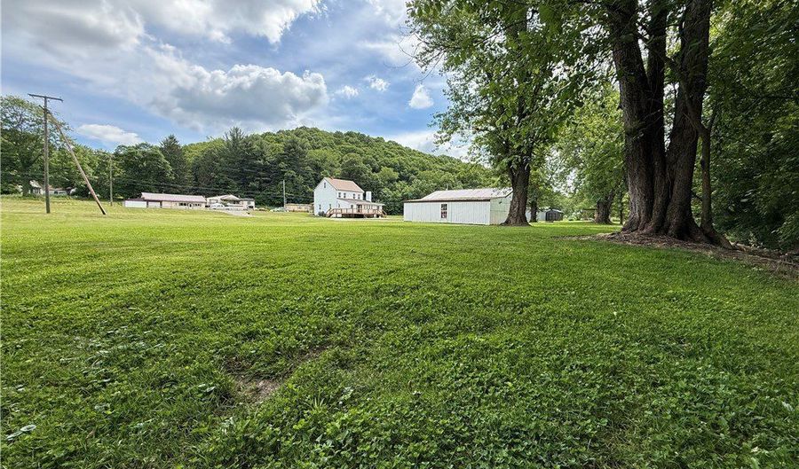 11820 State Route 43, Amsterdam, OH 43903 - 5 Beds, 2 Bath