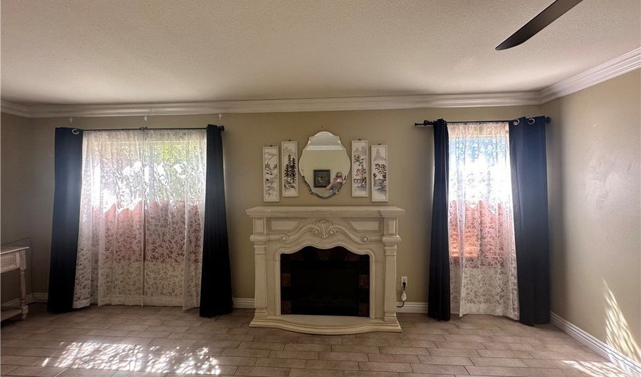 11548 Oak St, Apple Valley, CA 92308 - 2 Beds, 2 Bath