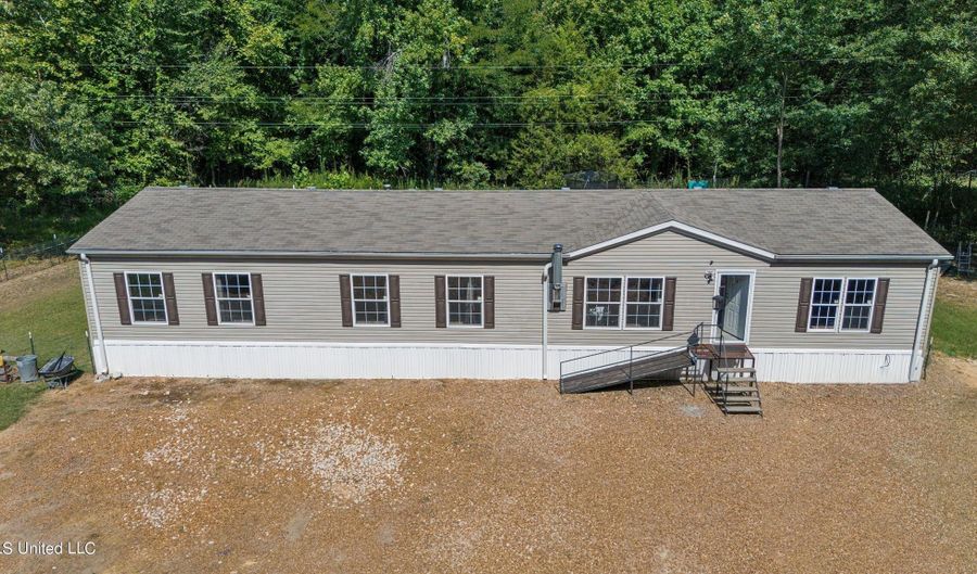 1085 Hadorn Rd Rd, Batesville, MS 38606 - 4 Beds, 2 Bath