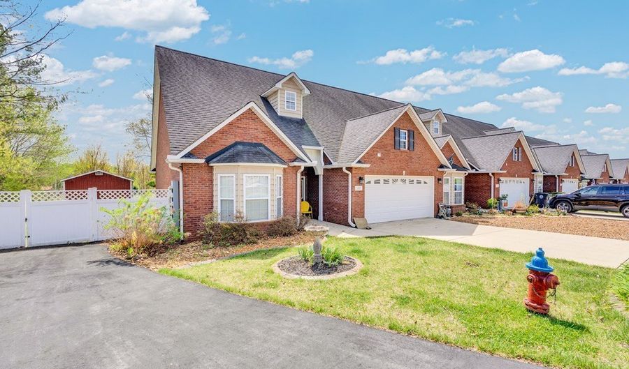 127 Maxwell St, Algood, TN 38506 - 2 Beds, 2 Bath