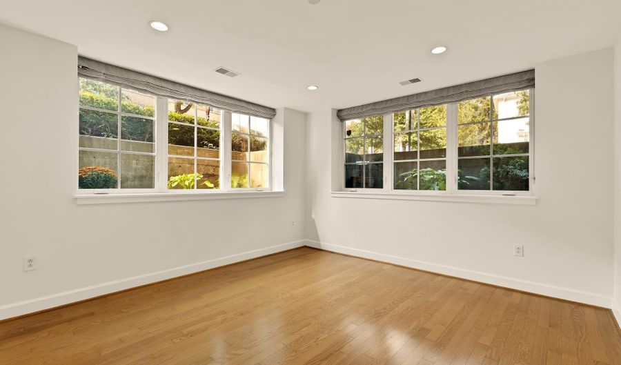 150 V St NW Vl02, Washington, DC 20001 - 2 Beds, 1 Bath