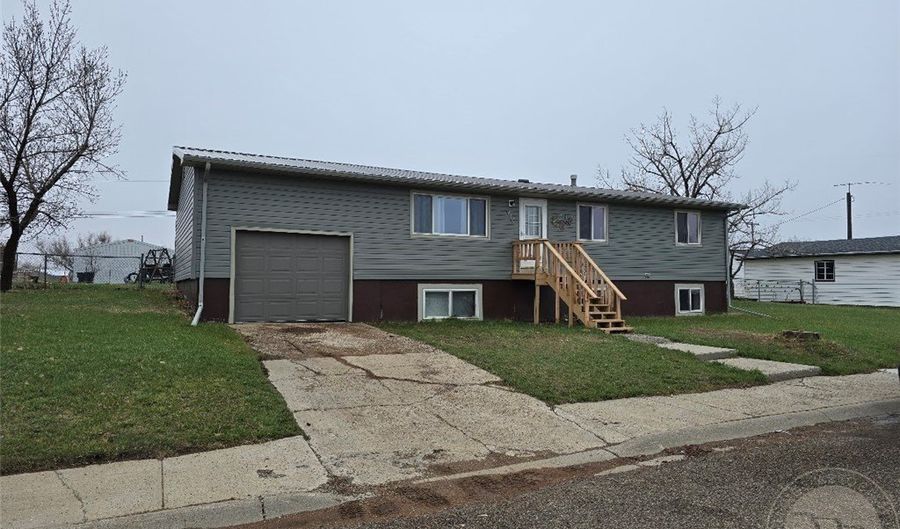 916 Wyoming Ave, Baker, MT 59313 - 5 Beds, 2 Bath