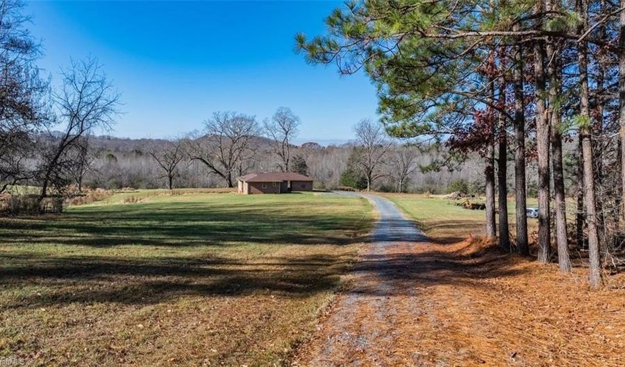 421 W Beasley St, Asheboro, NC 27203 - 4 Beds, 6 Bath