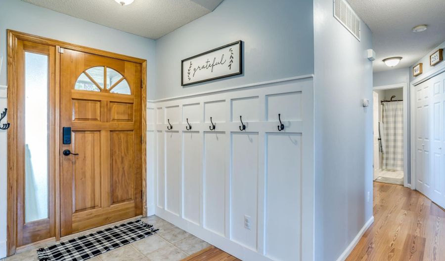 811 Rushwood Ct, Augusta, KS 67010 - 4 Beds, 3 Bath
