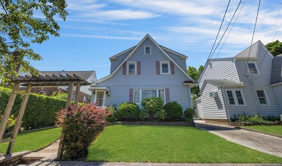 28 Sylvan Ave, Bergenfield, NJ 07621 - 3 Beds, 2 Bath