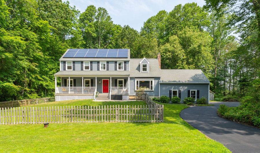 8 Sassafras Ln, Clinton, CT 06413 - 4 Beds, 4 Bath