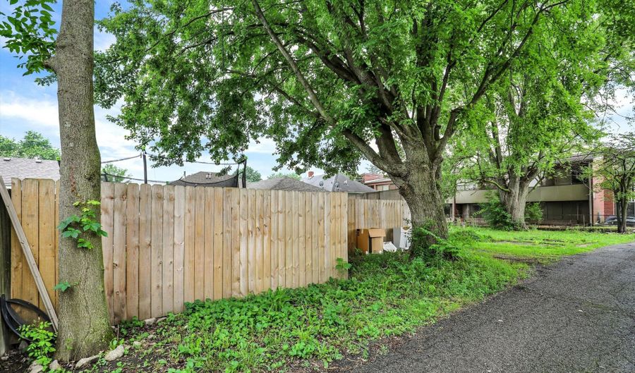 26 E Plum St, Anderson, IN 46012 - 3 Beds, 2 Bath