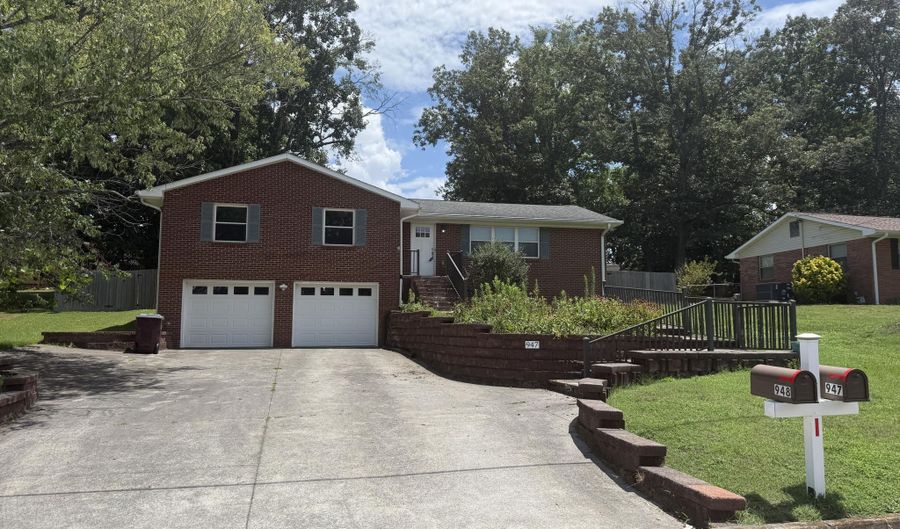 947 N Linden Dr, Alcoa, TN 37701 - 3 Beds, 3 Bath