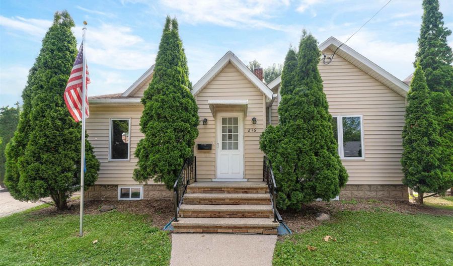 216 N STORY St, Appleton, WI 54914 - 2 Beds, 1 Bath