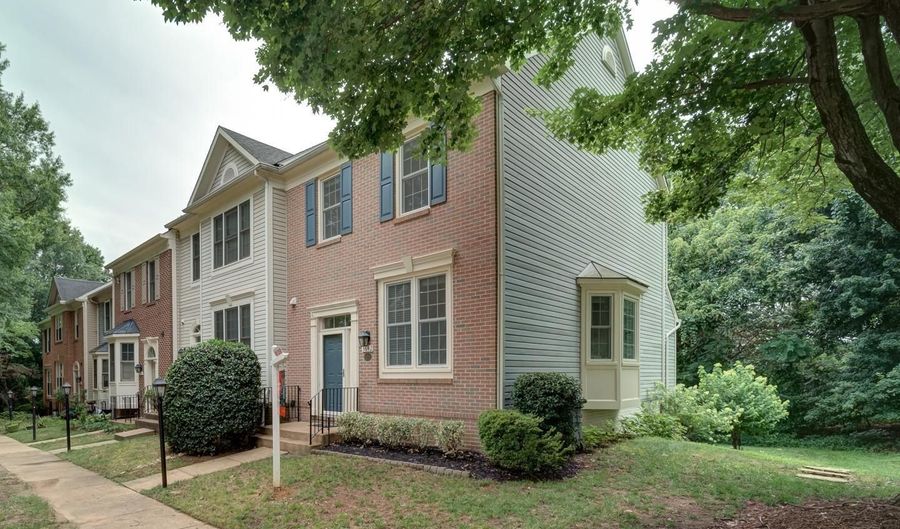 3642 RANSOM Pl, Alexandria, VA 22306 - 4 Beds, 4 Bath