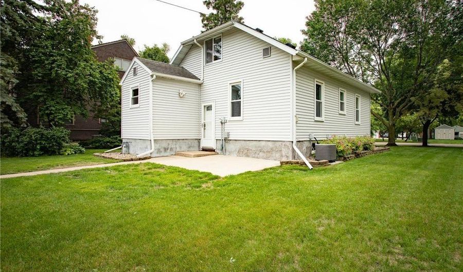 1007 Douglas St, Alexandria, MN 56308 - 3 Beds, 2 Bath