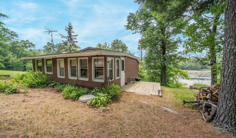 9079 BOELTER LAKE Dr, Almond, WI 54909 - 1 Beds, 1 Bath