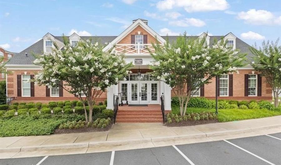 22985 WEYBRIDGE Sq, Ashburn, VA 20148 - 3 Beds, 5 Bath