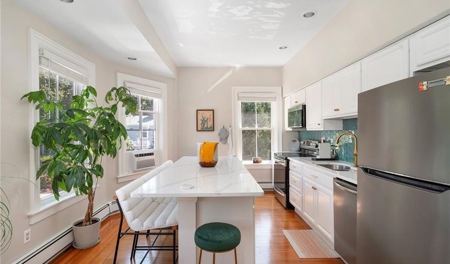 109 Church St 3, Newport, RI 02840 - 1 Beds, 1 Bath