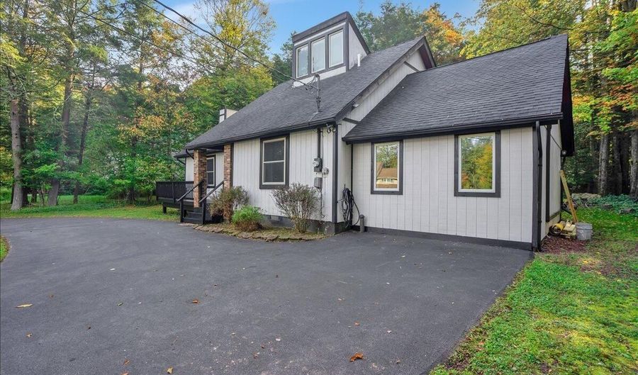 5266 Beechwood Rd, Blakeslee, PA 18610 - 4 Beds, 3 Bath