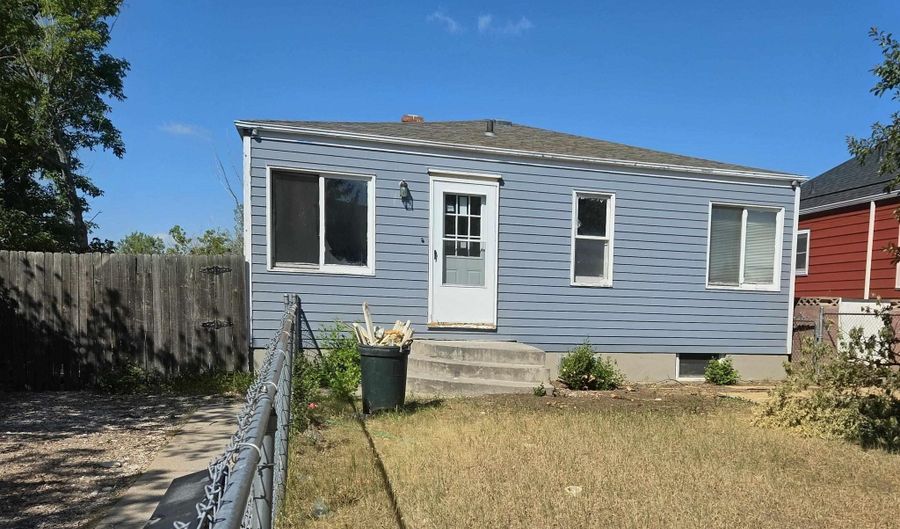 1616 ROLLINS Ave, Cheyenne, WY 82001 - 3 Beds, 2 Bath