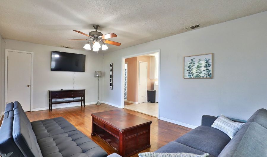 2109 Collins Ave, Abilene, TX 79603 - 2 Beds, 1 Bath