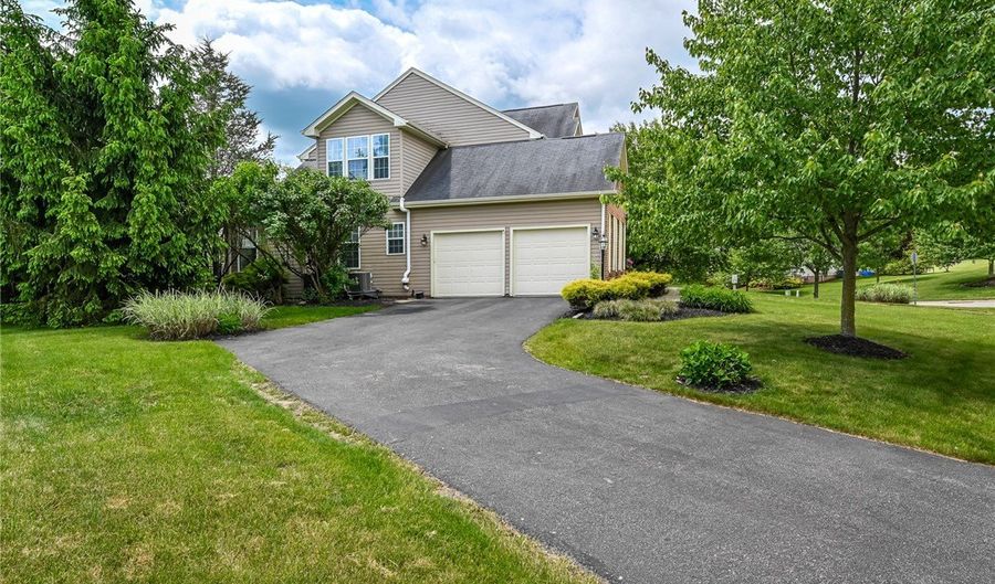 122 Brighton Ln, Adams Twp., PA 16046 - 4 Beds, 4 Bath