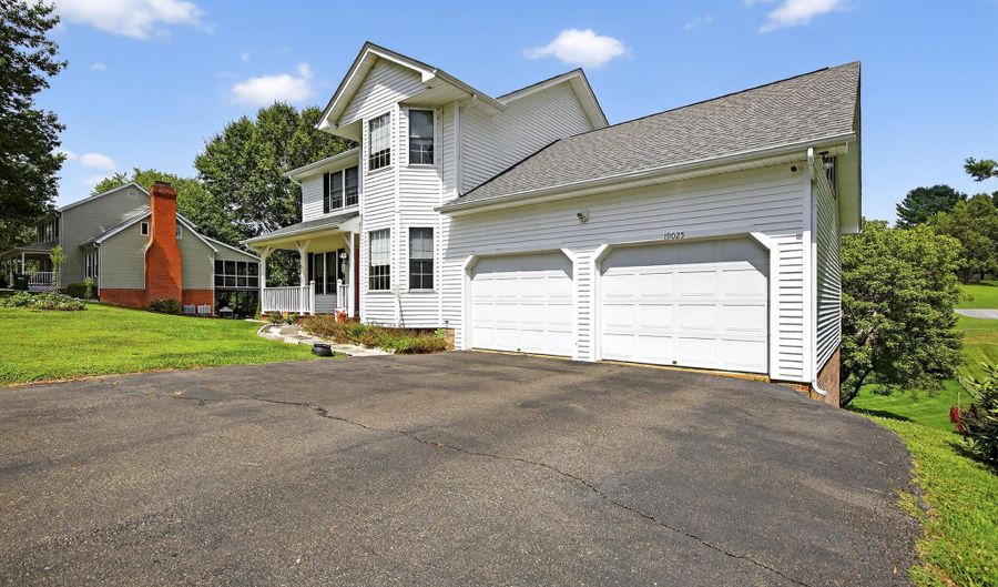 19025 Essex Dr, Abingdon, VA 24211 - 3 Beds, 3 Bath