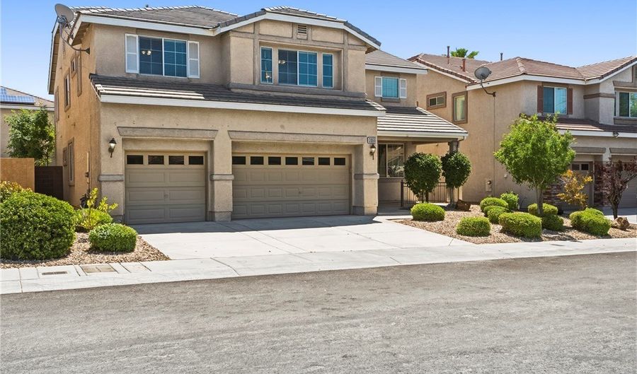 3066 Lenoir St, Las Vegas, NV 89135 - 5 Beds, 4 Bath