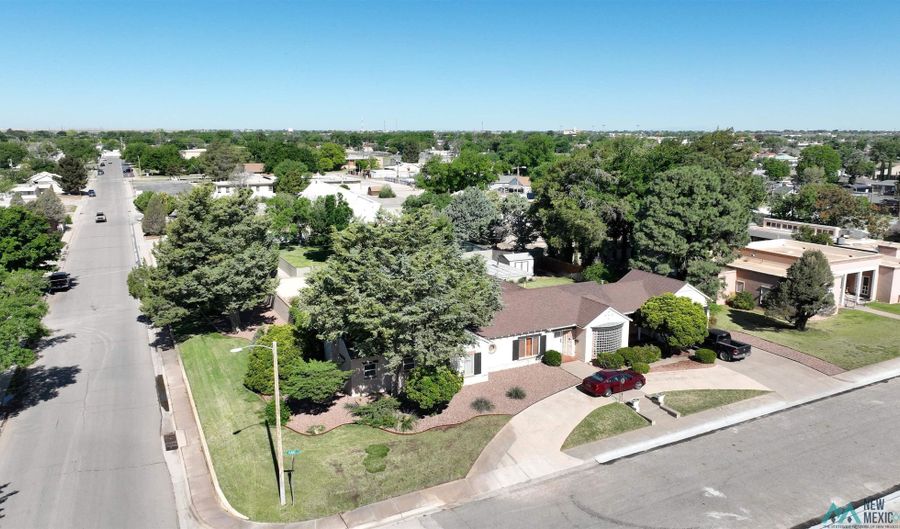 812 S Clowe Ave, Artesia, NM 88210 - 3 Beds, 3 Bath