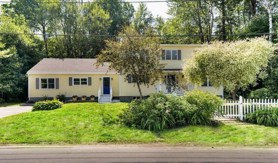 153 Cedar St, Belfast, ME 04915 - 3 Beds, 3 Bath