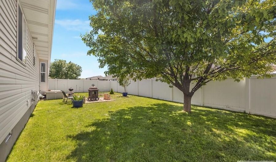 1190 Matchpoint Dr, Ammon, ID 83406 - 2 Beds, 2 Bath
