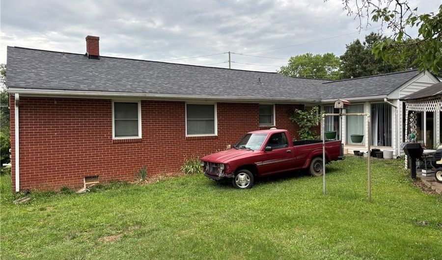 130 Nolen Ave, Asheboro, NC 27205 - 3 Beds, 2 Bath