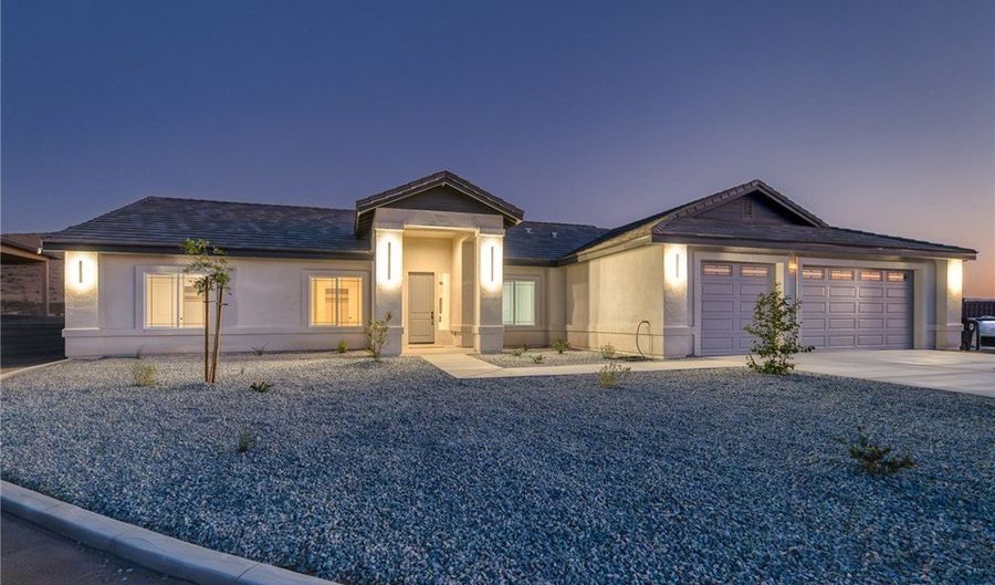 19707 Roanoke Rd, Apple Valley, CA 92307 - 4 Beds, 4 Bath