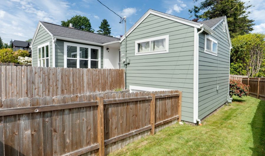 1858 5TH St, Astoria, OR 97103 - 3 Beds, 1 Bath