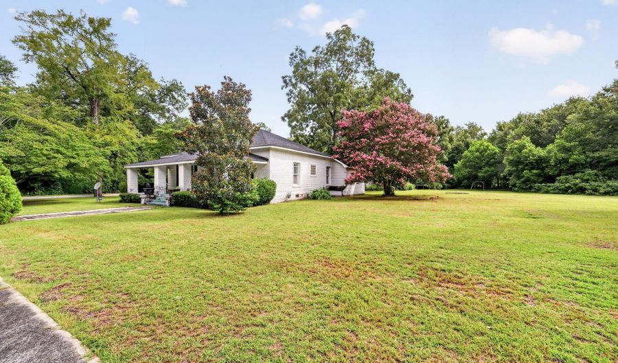 304 Blackmon St N, Camden, SC 29020 - 3 Beds, 2 Bath