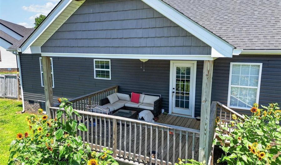 111 Willow Hill Ct, Auburn, KY 42206 - 3 Beds, 2 Bath