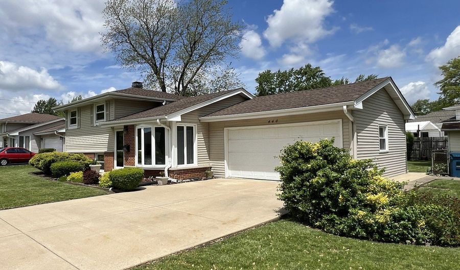 440 W Lake Park Dr, Addison, IL 60101 - 3 Beds, 2 Bath
