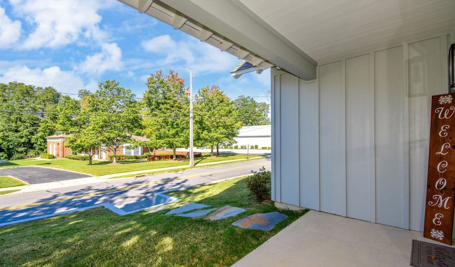 305 Church St, Alexander City, AL 35010 - 3 Beds, 2 Bath