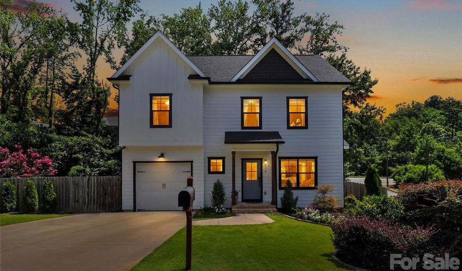 3039 Palm Ave, Charlotte, NC 28205 - 3 Beds, 3 Bath