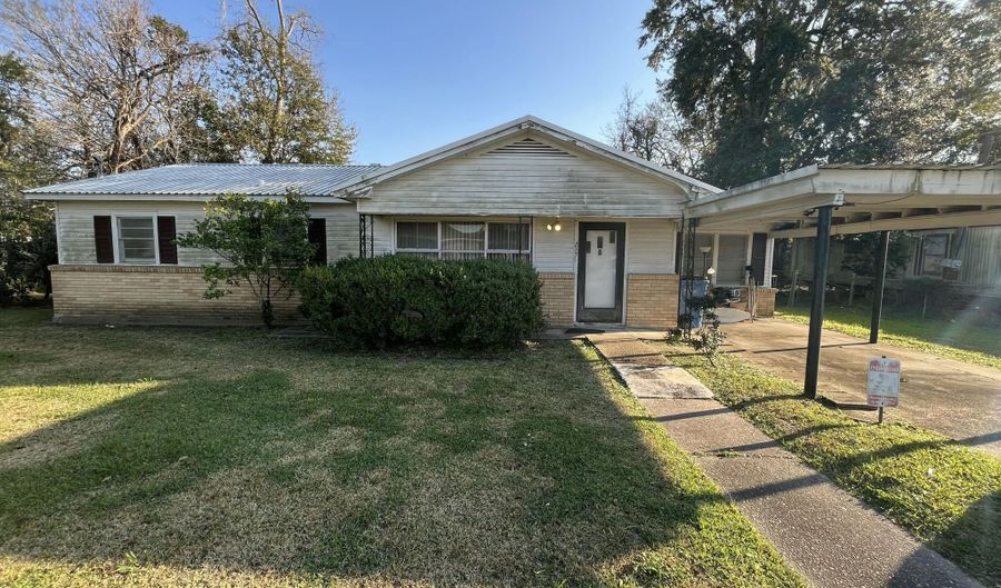 213 Martin Luther King St, Baldwin, LA 70514 - 3 Beds, 2 Bath