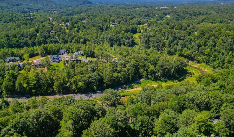 13 Botany View Ct, Asheville, NC 28805 - 3 Beds, 2 Bath