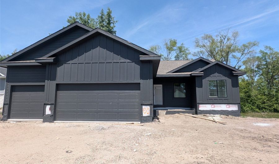1033 2nd St NE, Altoona, IA 50009 - 3 Beds, 2 Bath