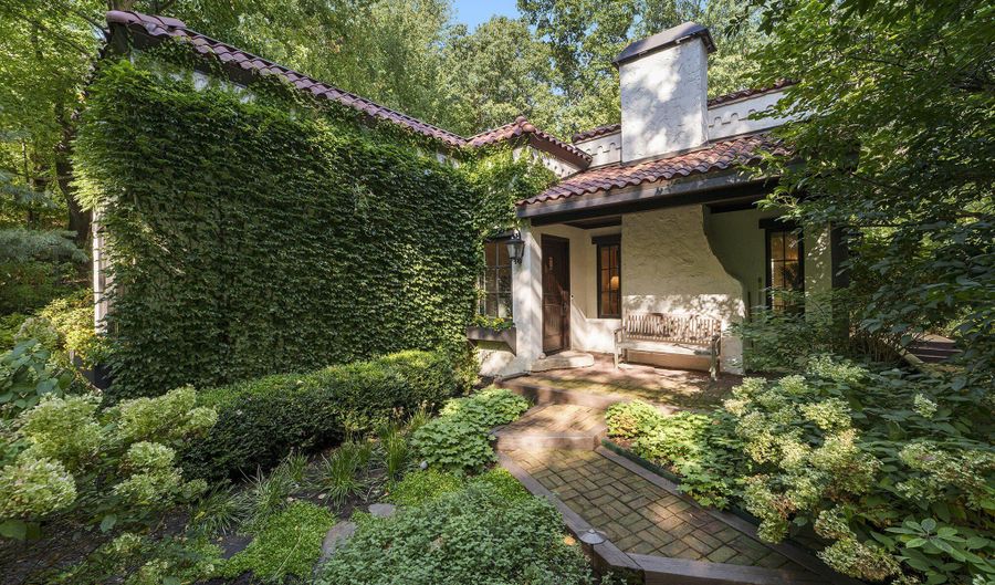 106 E Idler Ave, Beverly Shores, IN 46301 - 2 Beds, 3 Bath