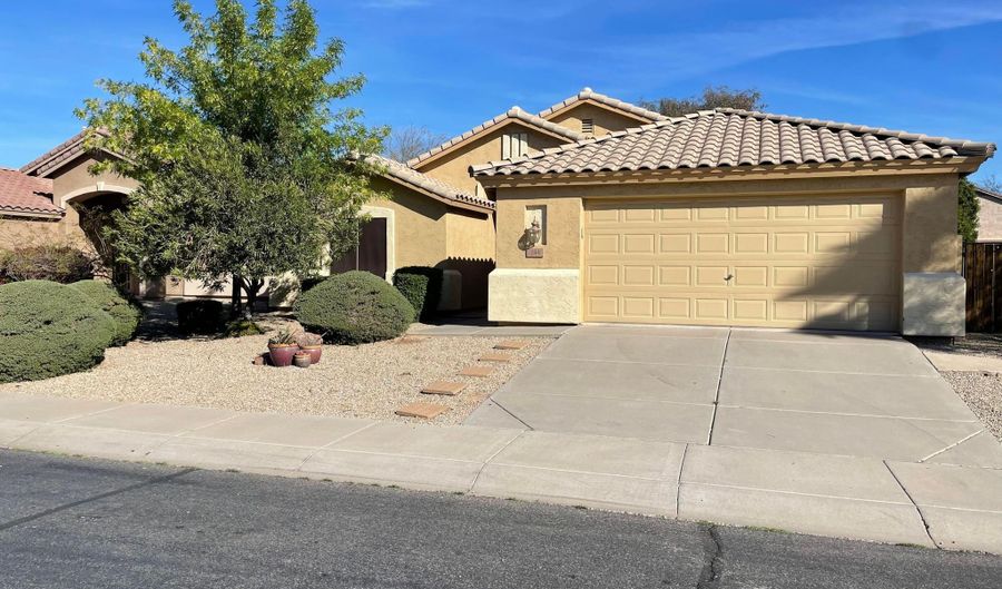 244 W GOLDFINCH Way, Chandler, AZ 85286 - 3 Beds, 2 Bath