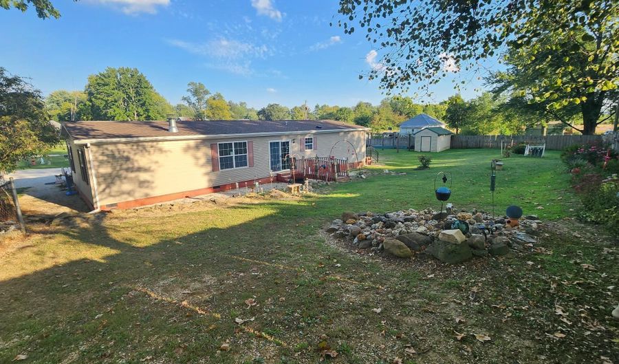 1015 W 4th St, Bicknell, IN 47512 - 4 Beds, 2 Bath