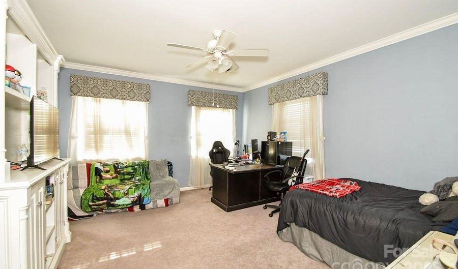 711 Yadkin St, Albemarle, NC 28001 - 5 Beds, 4 Bath