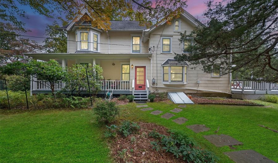 69 Smith Hill Rd, Airmont, NY 10952 - 8 Beds, 3 Bath