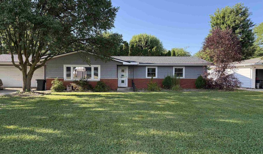 1123 W Main St, Berne, IN 46711 - 3 Beds, 2 Bath