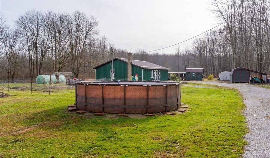 6590 Hall Rd, Andover, OH 44003 - 2 Beds, 2 Bath