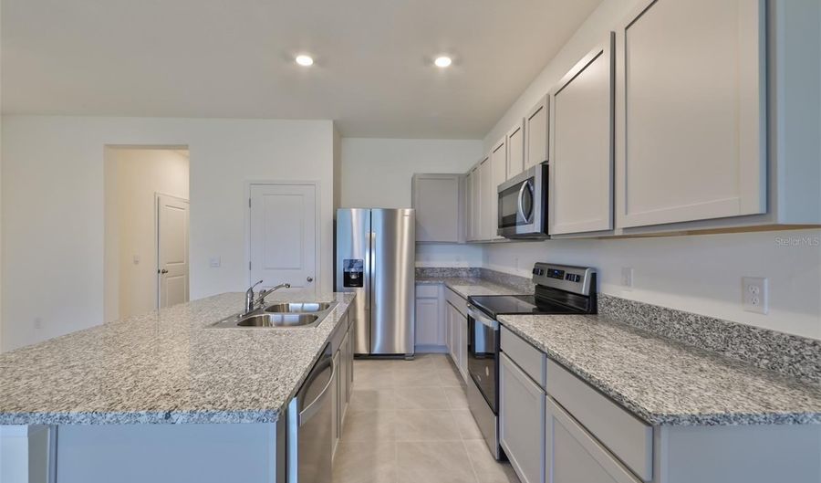 233 MANGROVE SHADE Cir, Apollo Beach, FL 33572 - 3 Beds, 3 Bath