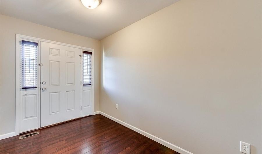 925 Meramec Grove Dr, Ballwin, MO 63021 - 3 Beds, 2 Bath