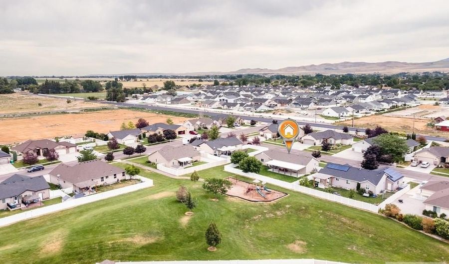 1314 Jena Dr, Chubbuck, ID 83202 - 5 Beds, 3 Bath
