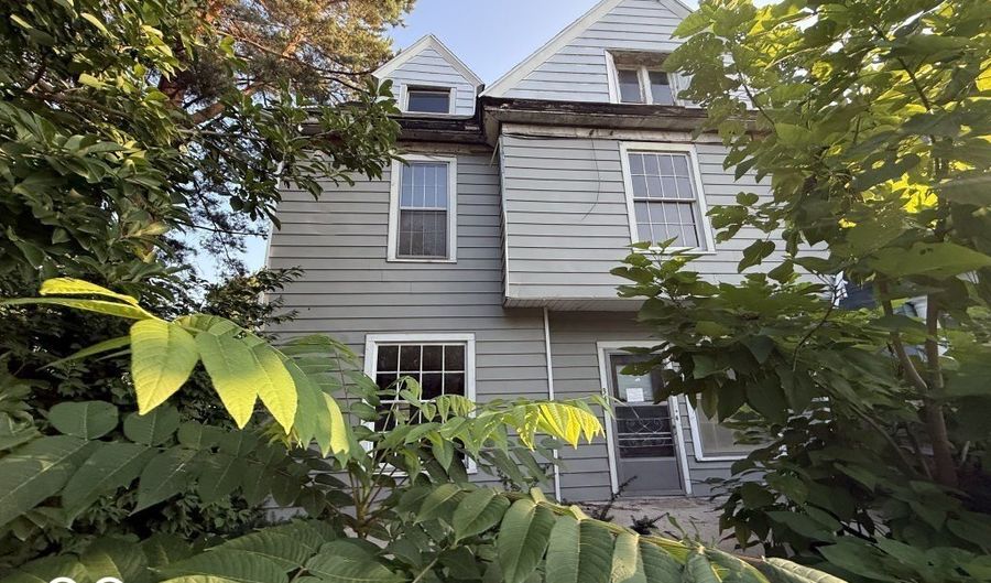 340 W 11th St, Anderson, IN 46016 - 4 Beds, 3 Bath